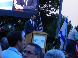 Consul General David Siegel speaking at the Rally for Israel