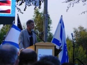 Richard Matros speaking at the Rally for Israel