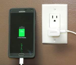 The Samsung Note 4 comes with a very swiftly-charging battery charger